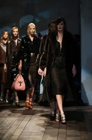 $prada_2013_2014_sonahar_kis_defilesi_modelleri (43).webp