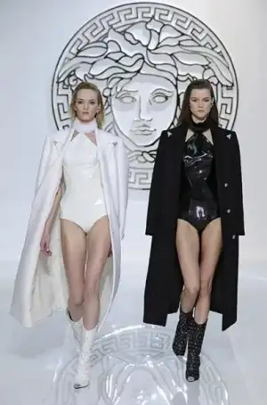 $versace_2013_2014_sonbahar_kis_modelleri_defilesi (1).webp