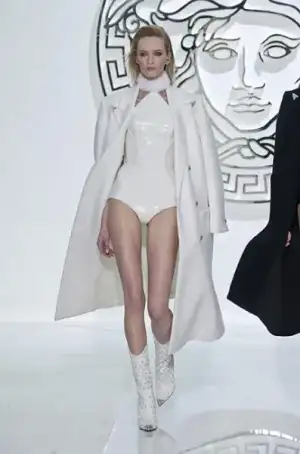 $versace_2013_2014_sonbahar_kis_modelleri_defilesi (2).webp