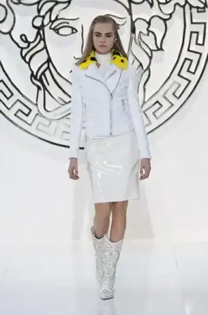 $versace_2013_2014_sonbahar_kis_modelleri_defilesi (19).webp