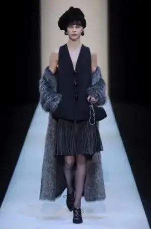$giorgio_armani_2013_2014_sonbahar_kis_defilesi_modelleri (3).webp