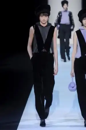 $giorgio_armani_2013_2014_sonbahar_kis_defilesi_modelleri (6).webp