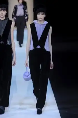 $giorgio_armani_2013_2014_sonbahar_kis_defilesi_modelleri (7).webp