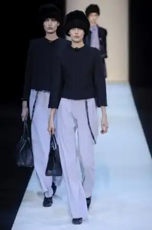 $giorgio_armani_2013_2014_sonbahar_kis_defilesi_modelleri (9).webp