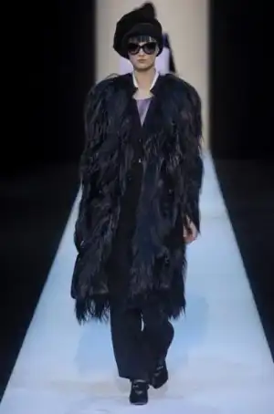 $giorgio_armani_2013_2014_sonbahar_kis_defilesi_modelleri (12).webp