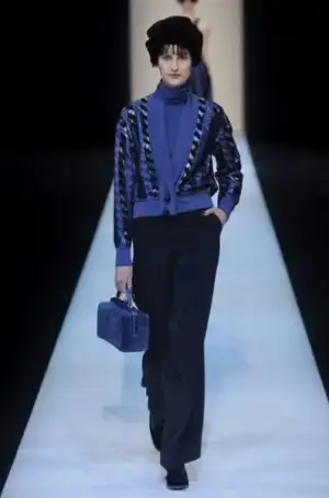 $giorgio_armani_2013_2014_sonbahar_kis_defilesi_modelleri (24).webp
