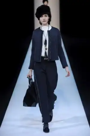 $giorgio_armani_2013_2014_sonbahar_kis_defilesi_modelleri (34).webp