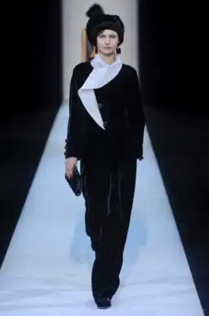 $giorgio_armani_2013_2014_sonbahar_kis_defilesi_modelleri (35).webp