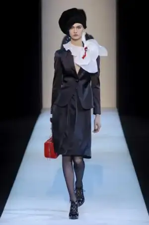 $giorgio_armani_2013_2014_sonbahar_kis_defilesi_modelleri (37).webp