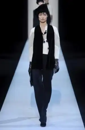 $giorgio_armani_2013_2014_sonbahar_kis_defilesi_modelleri (40).webp