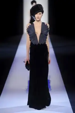 $giorgio_armani_2013_2014_sonbahar_kis_defilesi_modelleri (52).webp