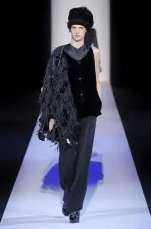 $giorgio_armani_2013_2014_sonbahar_kis_defilesi_modelleri (54).webp