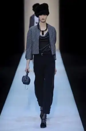 $giorgio_armani_2013_2014_sonbahar_kis_defilesi_modelleri (82).webp