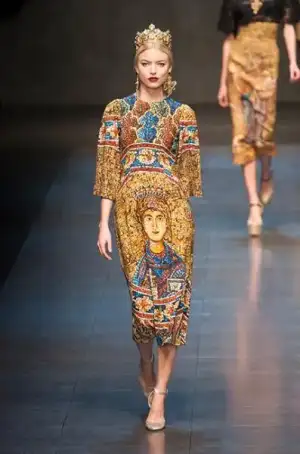 $Dolce_Gabbana_Sonbahar_Kis_2013_2014_modelleri_defilesi_koleksiyonu (4).webp
