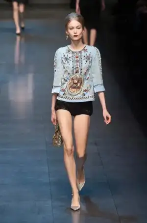 $Dolce_Gabbana_Sonbahar_Kis_2013_2014_modelleri_defilesi_koleksiyonu (34).webp