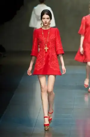 $Dolce_Gabbana_Sonbahar_Kis_2013_2014_modelleri_defilesi_koleksiyonu (51).webp