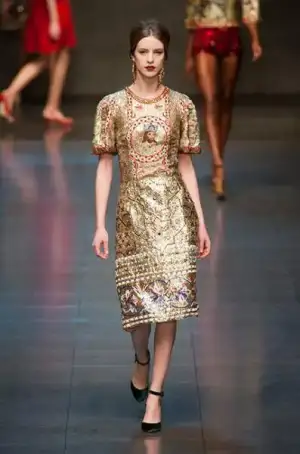 $Dolce_Gabbana_Sonbahar_Kis_2013_2014_modelleri_defilesi_koleksiyonu (63).webp
