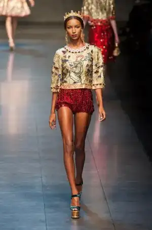 $Dolce_Gabbana_Sonbahar_Kis_2013_2014_modelleri_defilesi_koleksiyonu (64).webp
