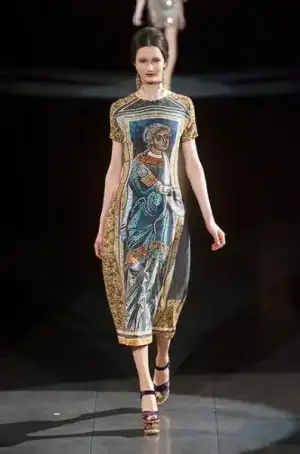 $Dolce_Gabbana_Sonbahar_Kis_2013_2014_modelleri_defilesi_koleksiyonu (75).webp
