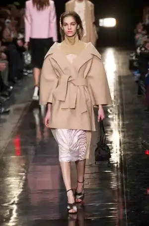 $carven_2013_2014_sonbahar_kis_modelleri_defilesi (19).webp