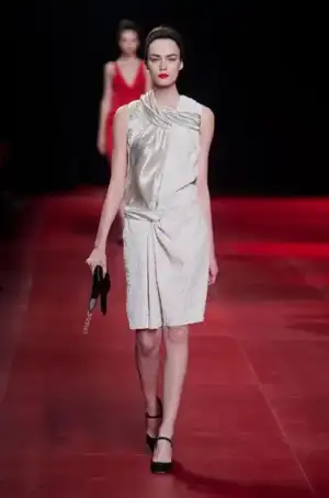 $nina_ricci_2013_2014_sonbahar_kis_modelleri_defilesi (3).webp