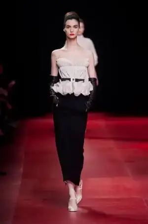 $nina_ricci_2013_2014_sonbahar_kis_modelleri_defilesi (31).webp