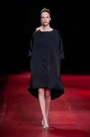 $nina_ricci_2013_2014_sonbahar_kis_modelleri_defilesi (36).webp