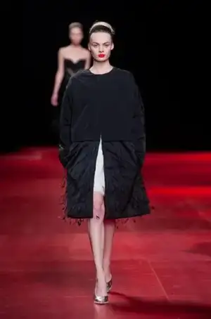 $nina_ricci_2013_2014_sonbahar_kis_modelleri_defilesi (39).webp