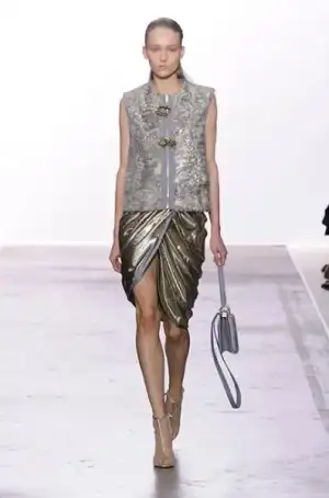 $giambattista_valli_2013_2014_sonbahar_kis_defilesi_modelleri_elbise_koleksiyonu (4).webp