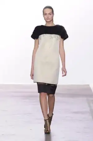 $giambattista_valli_2013_2014_sonbahar_kis_defilesi_modelleri_elbise_koleksiyonu (38).webp