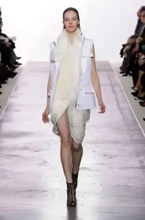 $giambattista_valli_2013_2014_sonbahar_kis_defilesi_modelleri_elbise_koleksiyonu (42).webp