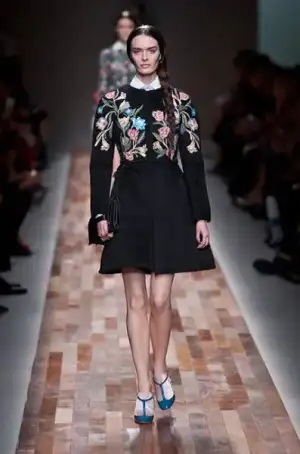 $valentino_sonbahar_kis_2013_2014_defilesi_modelleri_moda_koleksiyonu (6).webp