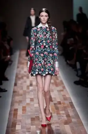 $valentino_sonbahar_kis_2013_2014_defilesi_modelleri_moda_koleksiyonu (7).webp