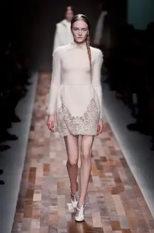 $valentino_sonbahar_kis_2013_2014_defilesi_modelleri_moda_koleksiyonu (12).webp