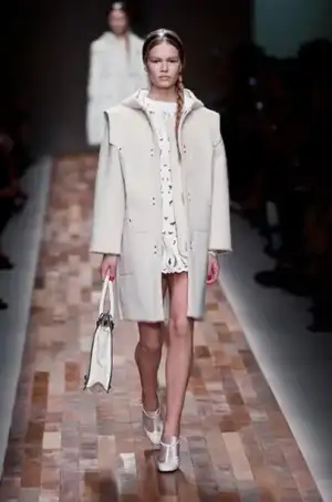 $valentino_sonbahar_kis_2013_2014_defilesi_modelleri_moda_koleksiyonu (13).webp