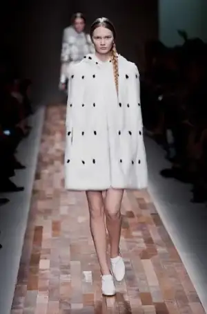 $valentino_sonbahar_kis_2013_2014_defilesi_modelleri_moda_koleksiyonu (14).webp