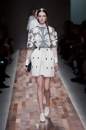 $valentino_sonbahar_kis_2013_2014_defilesi_modelleri_moda_koleksiyonu (15).webp
