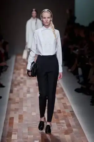 $valentino_sonbahar_kis_2013_2014_defilesi_modelleri_moda_koleksiyonu (17).webp