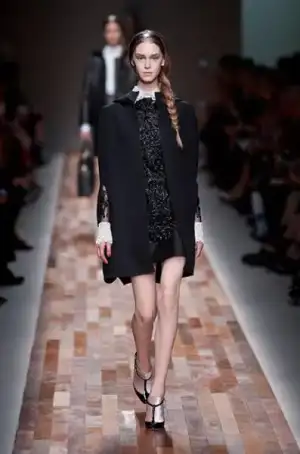 $valentino_sonbahar_kis_2013_2014_defilesi_modelleri_moda_koleksiyonu (19).webp