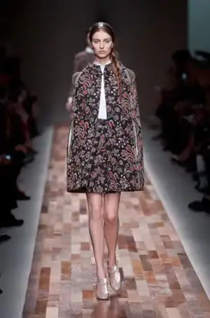 $valentino_sonbahar_kis_2013_2014_defilesi_modelleri_moda_koleksiyonu (21).webp