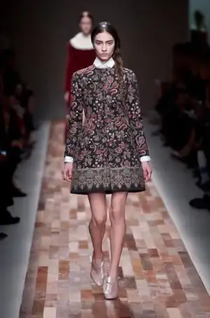 $valentino_sonbahar_kis_2013_2014_defilesi_modelleri_moda_koleksiyonu (22).webp