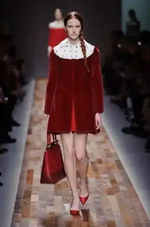 $valentino_sonbahar_kis_2013_2014_defilesi_modelleri_moda_koleksiyonu (23).webp