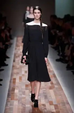 $valentino_sonbahar_kis_2013_2014_defilesi_modelleri_moda_koleksiyonu (28).webp