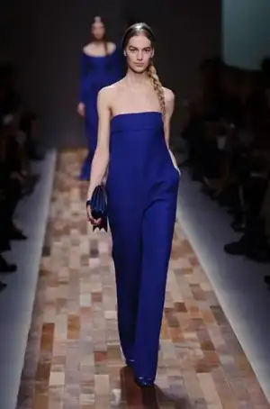 $valentino_sonbahar_kis_2013_2014_defilesi_modelleri_moda_koleksiyonu (39).webp