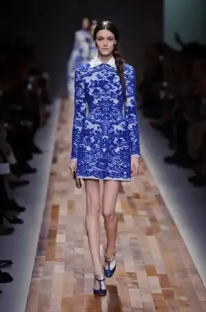 $valentino_sonbahar_kis_2013_2014_defilesi_modelleri_moda_koleksiyonu (41).webp