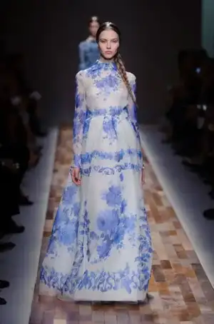$valentino_sonbahar_kis_2013_2014_defilesi_modelleri_moda_koleksiyonu (43).webp