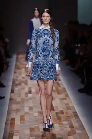 $valentino_sonbahar_kis_2013_2014_defilesi_modelleri_moda_koleksiyonu (45).webp