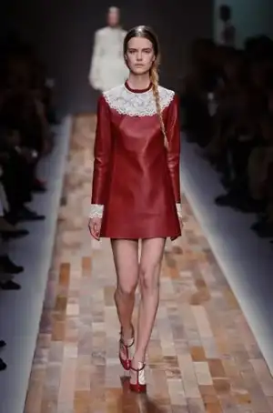 $valentino_sonbahar_kis_2013_2014_defilesi_modelleri_moda_koleksiyonu (47).webp