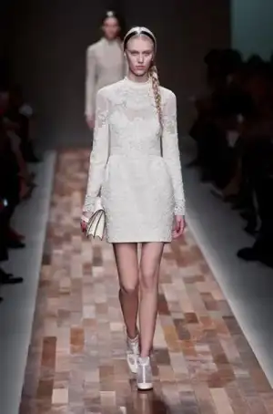 $valentino_sonbahar_kis_2013_2014_defilesi_modelleri_moda_koleksiyonu (48).webp