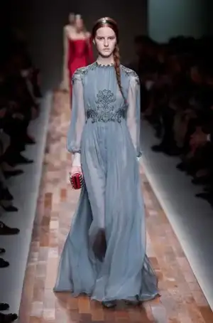 $valentino_sonbahar_kis_2013_2014_defilesi_modelleri_moda_koleksiyonu (56).webp